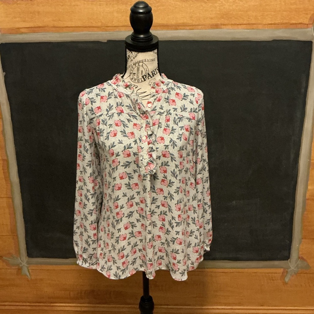 Loft floral long sleeved lightweight shirt size small petite